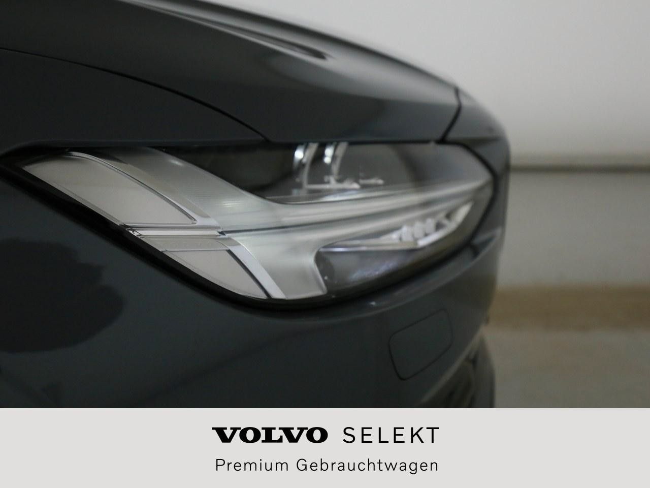 Volvo  B4  Mild-Hybrid Diesel 2WD Ultimate Dark
